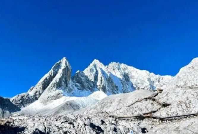   爬完玉龙雪山后呼吸困难怎么回事?爬完玉龙雪山后胸闷心慌怎么办